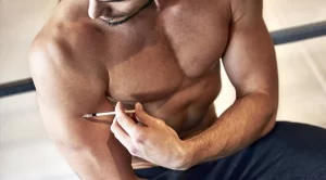 Muscular-Bodybuilder-Injecting-Steroids