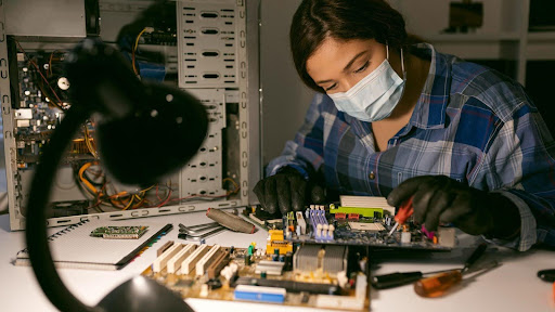 Your Go-To Computer Repair Experts: Why Professional Computer Technicians Matter